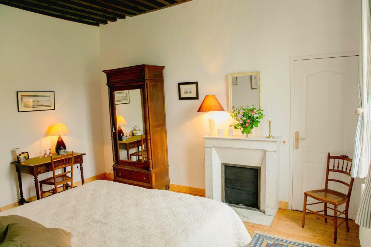 Bed & Breakfast Chateau Les Cedres Bretteville-l'Orgueilleuse エクステリア 写真