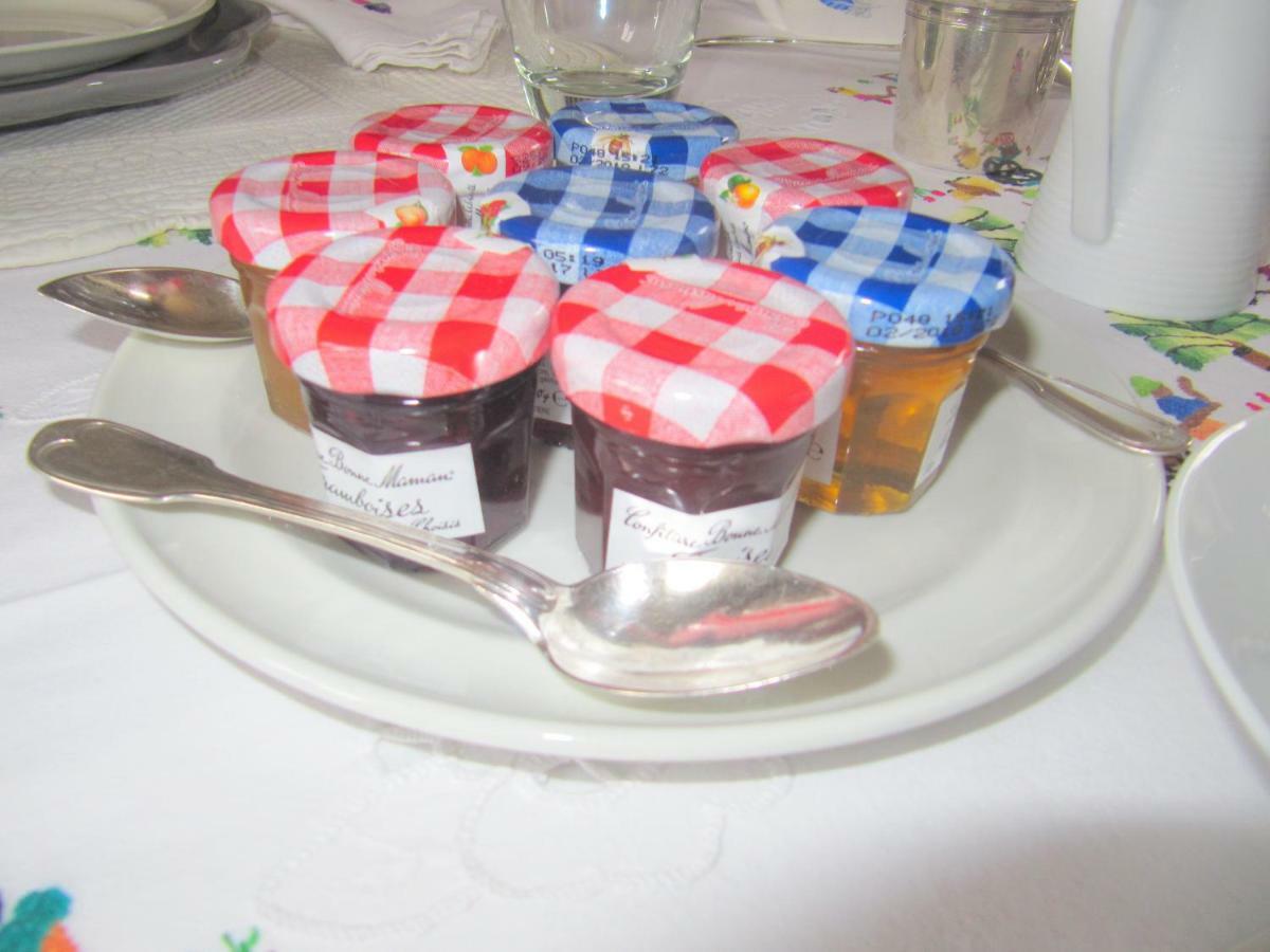 Bed & Breakfast Chateau Les Cedres Bretteville-l'Orgueilleuse エクステリア 写真